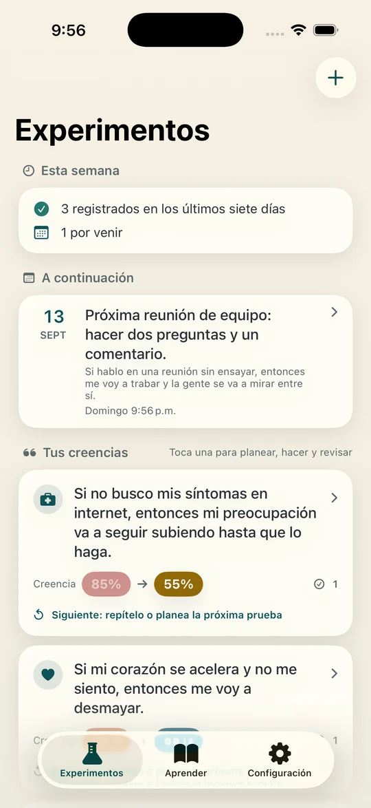 La pestaña Experimentos, con una franja de Esta semana, un experimento próximo y una lista de creencias, cada una con su calificación de antes y la de ahora